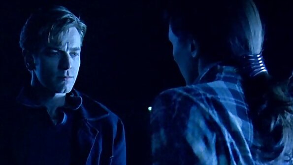 Äventyrlig blondie försöker analsex med sin nya starka beundrare