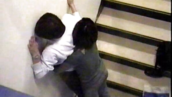 Stora tuttar och bytebarn Joslyn James knullar en yngre man