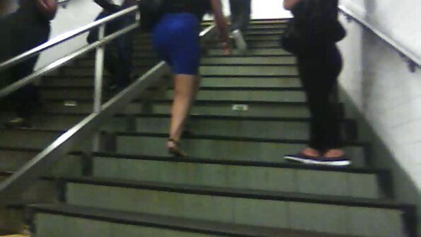 Blondin latina milf blir knullad av sin handledare