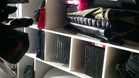 Brunett sötnos gör det med styvfar doggystyle och missionär