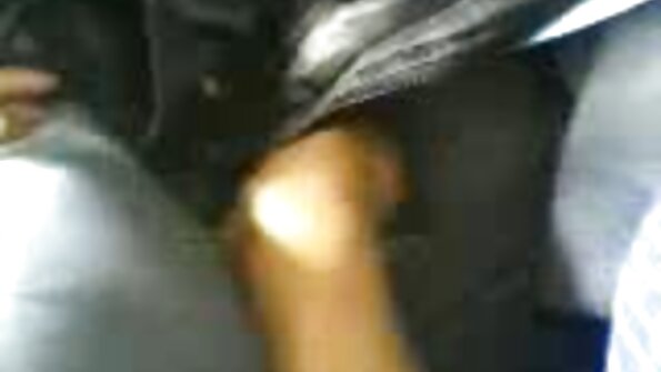 Brunett tjej älskar att titta på hennes man med en annan brud