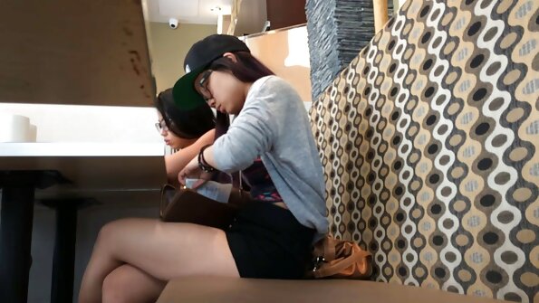 Cavalier vet att brunettängeln bjöd in honom av en anledning